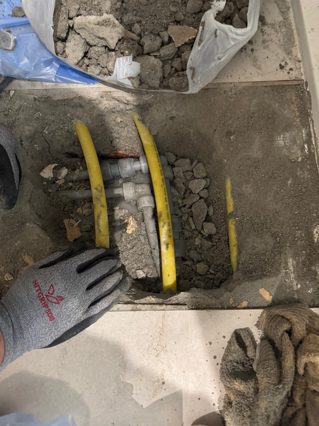 은평구 아파트 화장실 물샘, 누수탐지 후 벽지 곰팡이 보수 사례