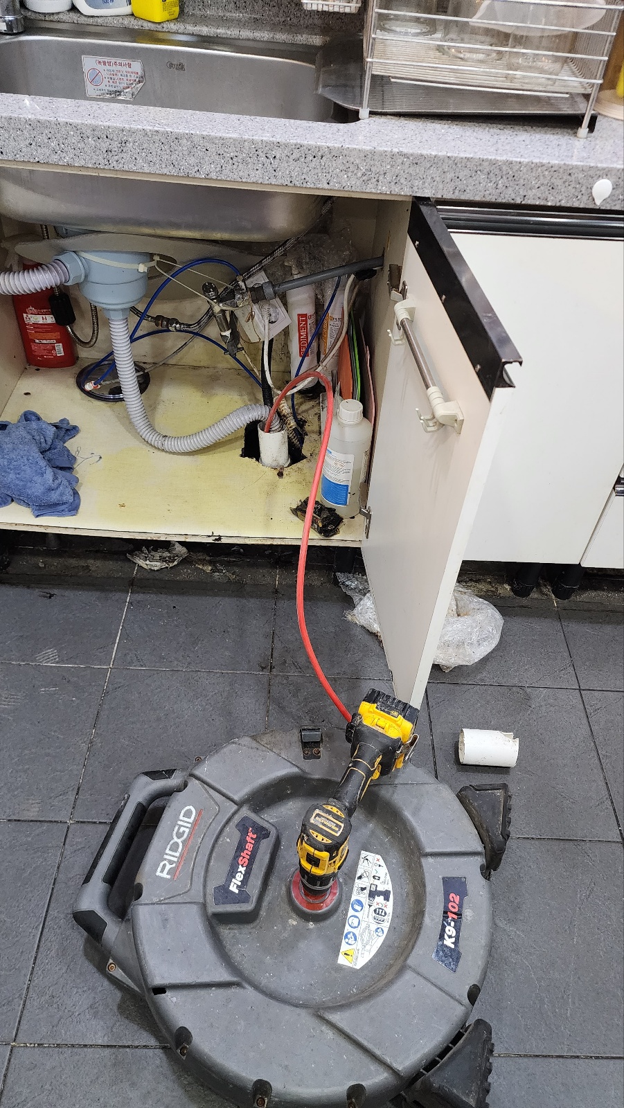 김포 고촌 주방 싱크대 하부 물샘 누수탐지와 배관 교체