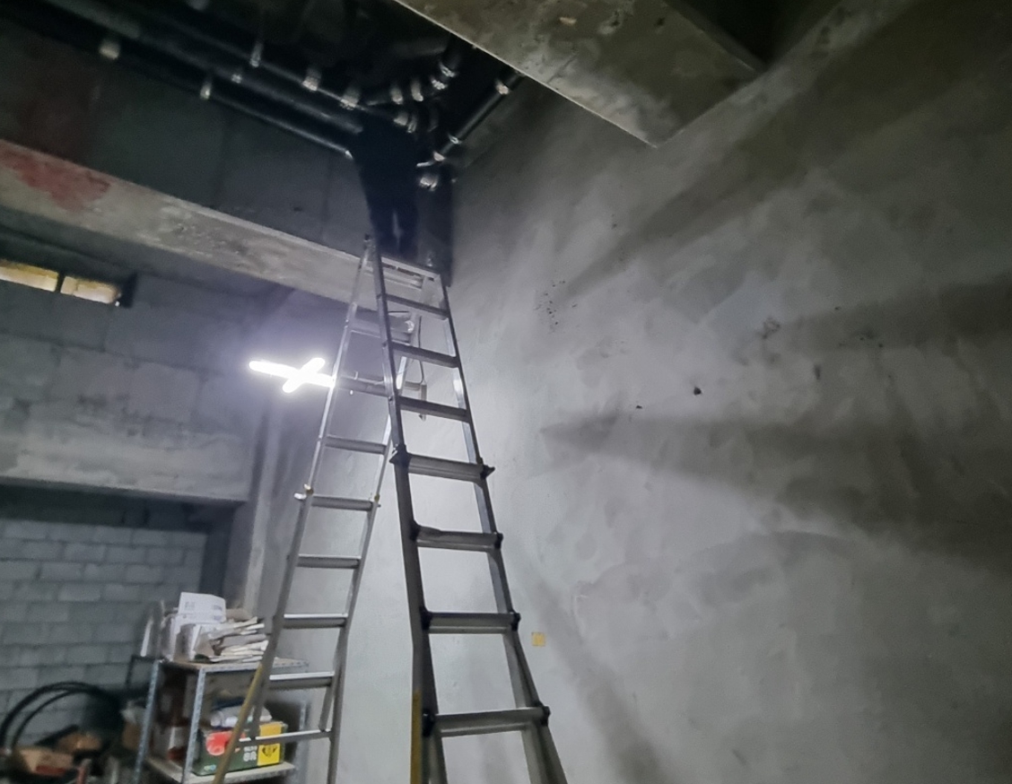 빌딩 누수도 잡네요